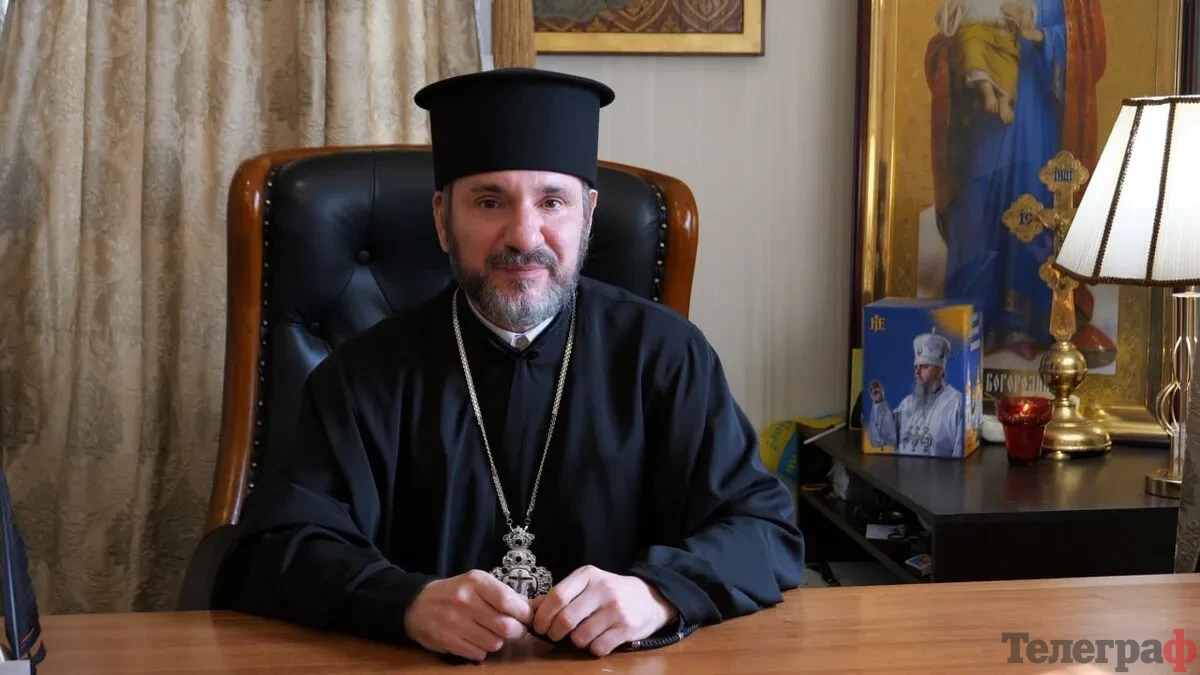 Фото до матеріалу: Що класти у великодній кошик і чи можна приносити штучні квіти на кладовище: відповіді священника