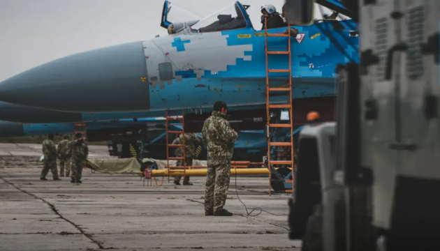 Фото до матеріалу: Швеція передає Україні техніку для обслуговування військових аеродромів
