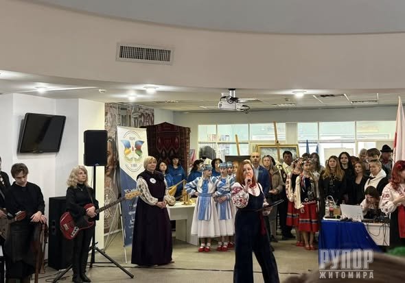 Фото до матеріалу: Учитель з Житомирщини презентував українські ремесла на фестивалі в Києві