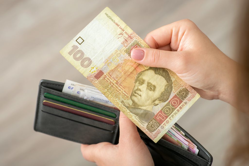 Фото до матеріалу: Шість небезпечних схем: як шахраї обманюють ВПО та вразливих українців
