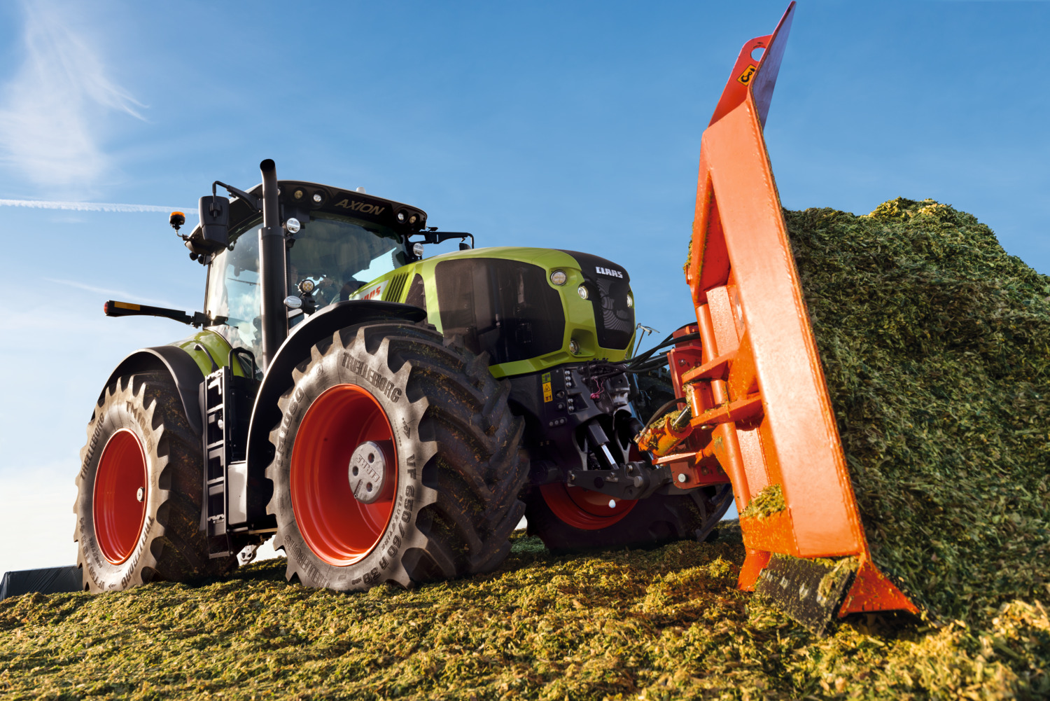 Фото до матеріалу: Нові трактори CLAAS AXION 900: потужність та комфорт для українських полів