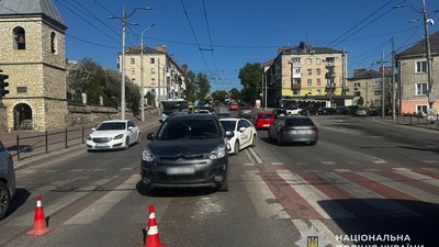 Фото до матеріалу: П'яна водійка BMW втекла з місця ДТП на Суботівській: поліцейські знайшли її під час обстеження сусідніх вулиць