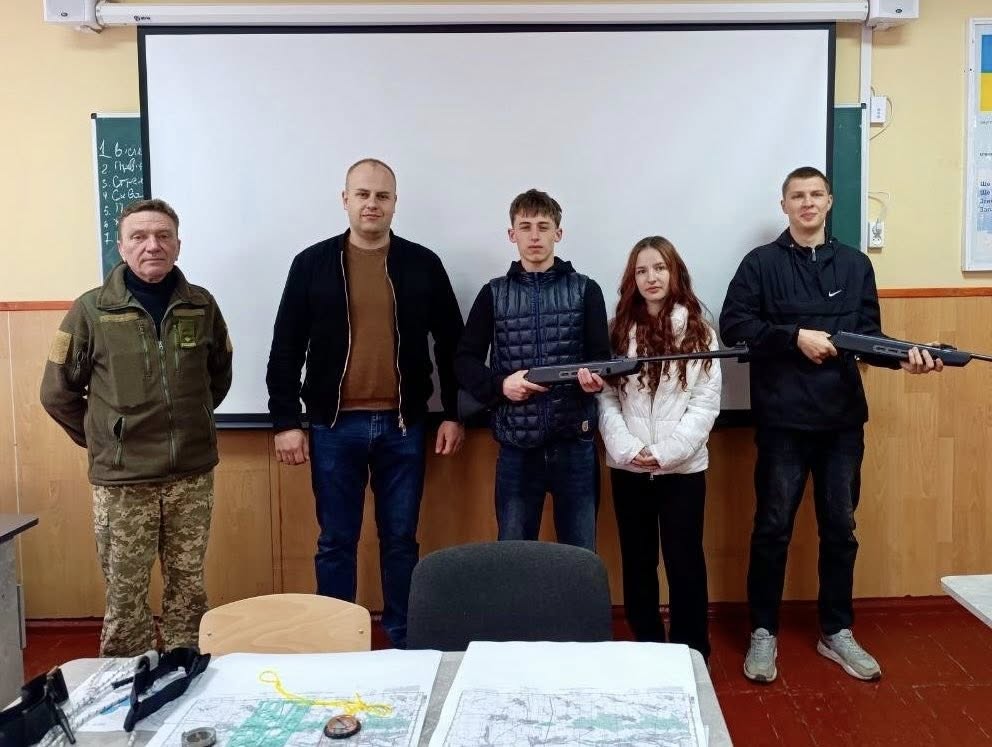 Фото до матеріалу: Савранський ліцей отримав пневматичні гвинтівки для кабінету «Захист України»