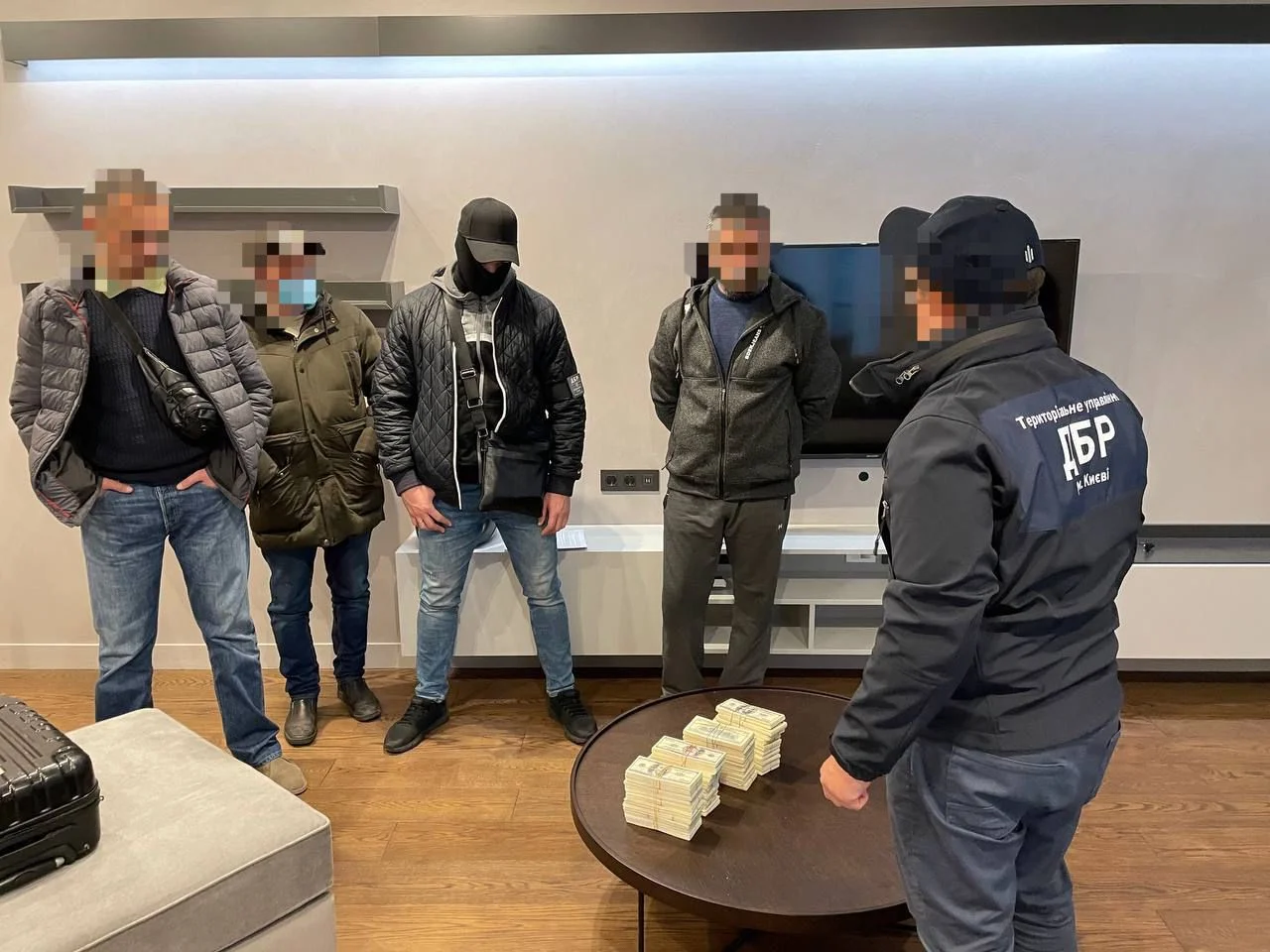Фото до матеріалу: У Києві судитимуть колишнього адвоката, якого звинуватили у шахрайстві на мільйони