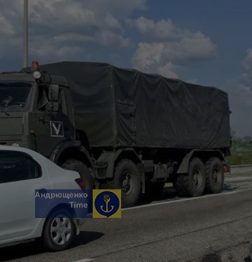 Фото до матеріалу: Росія перекинула колону з 34 вантажівок на Бердянськ через Маріуполь