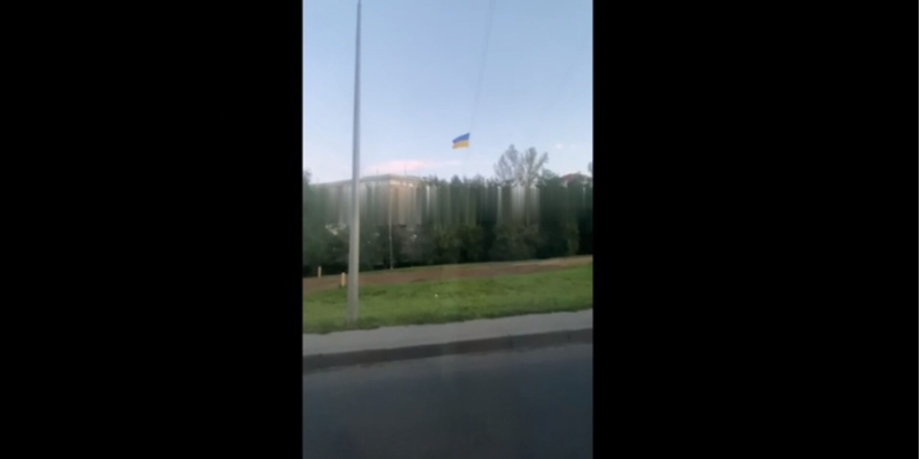 Фото до матеріалу: У росії біля фсб встановили прапор України