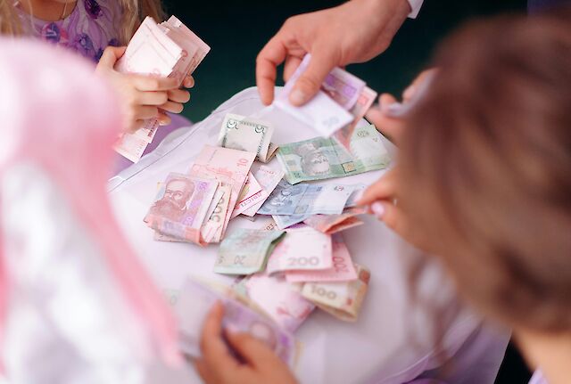 Фото до матеріалу: Сім'ям із дітьми з інвалідністю в прифронтових регіонах виплачують по 6500 гривень