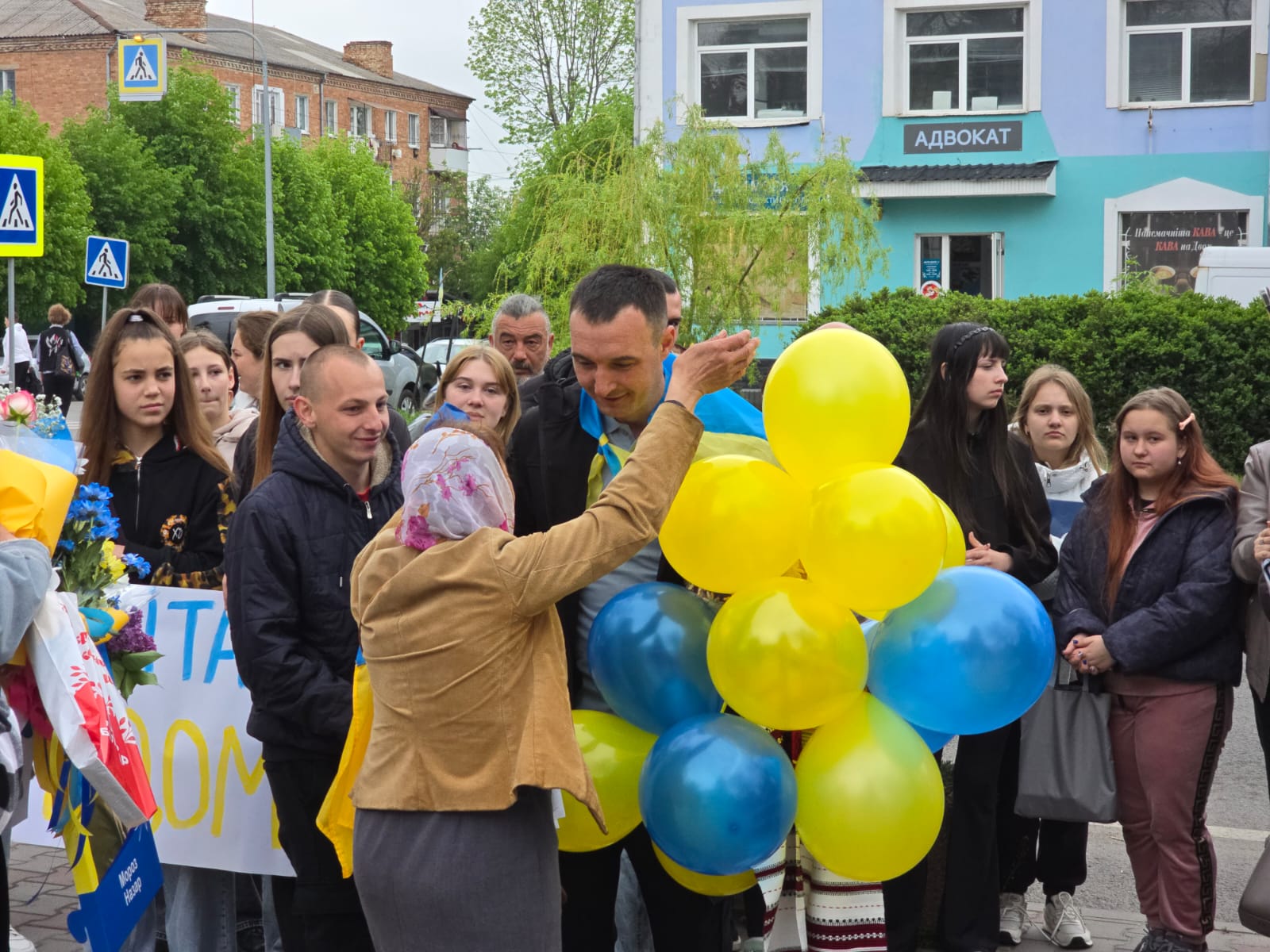 Фото до матеріалу: Назар Мороз повернувся додому: у Тульчині урочисто вітають героя