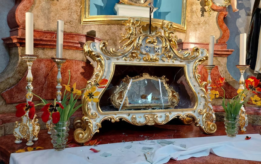 Фото до матеріалу: У Чехії викрали 800-річний череп святій Здіславі з Лемберка