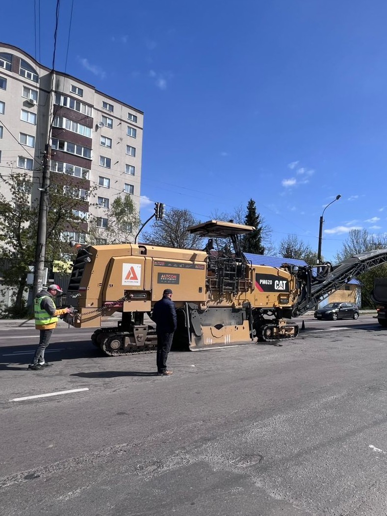 Фото до матеріалу: Ремонт дороги Н-18: від Івано-Франківська до Тисмениці розпочали фрезерування