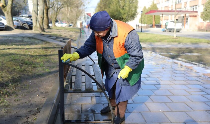 Фото до матеріалу: У Львові шукають кращого двірника