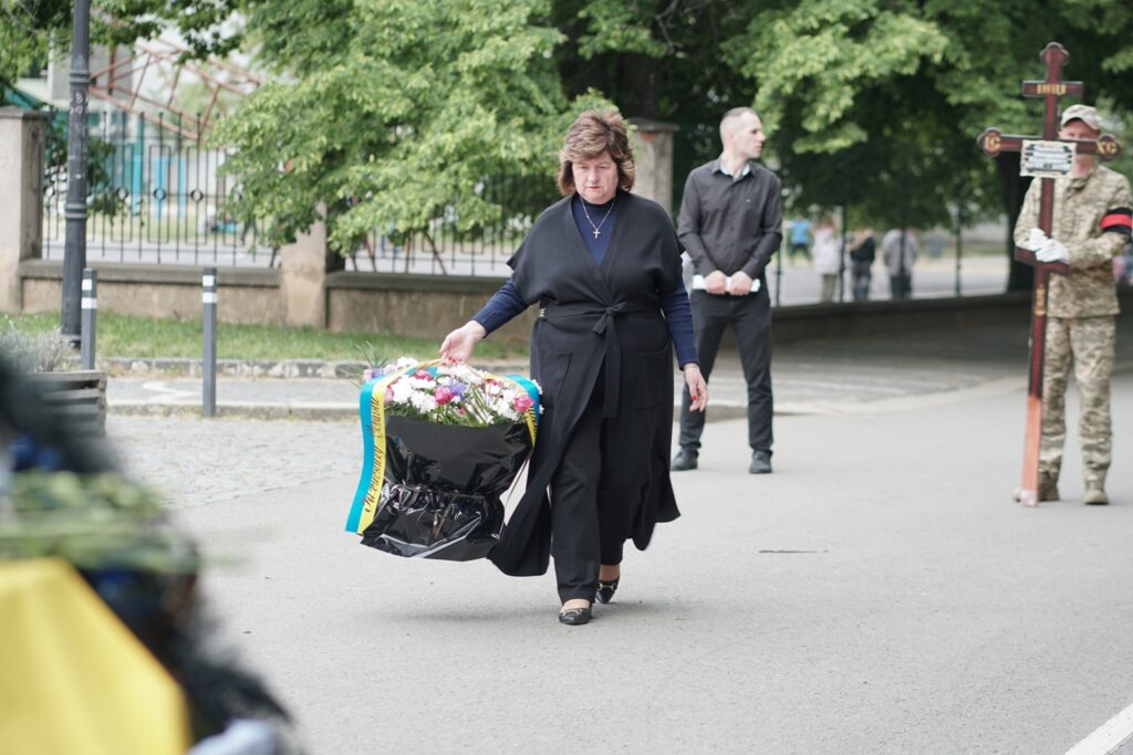 Фото до матеріалу: Ужгород попрощався із загиблим захисником Володимиром Тарапатою