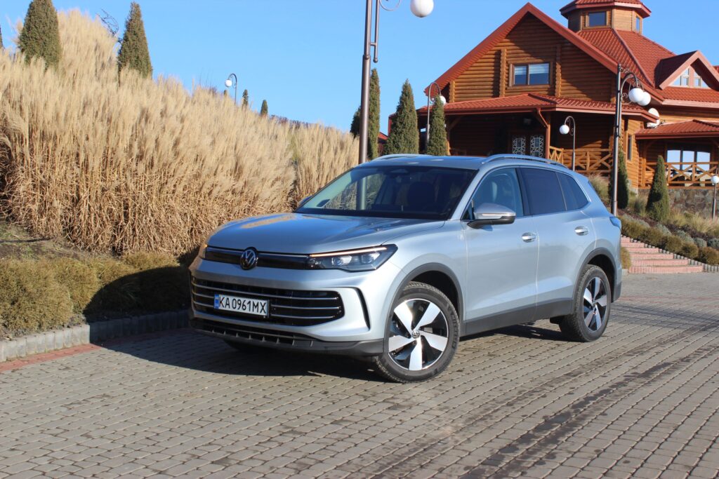 Фото до матеріалу: Квітневий імпорт вживаних авто в Україну скоротився на 5%: бензинові моделі продовжують домінувати