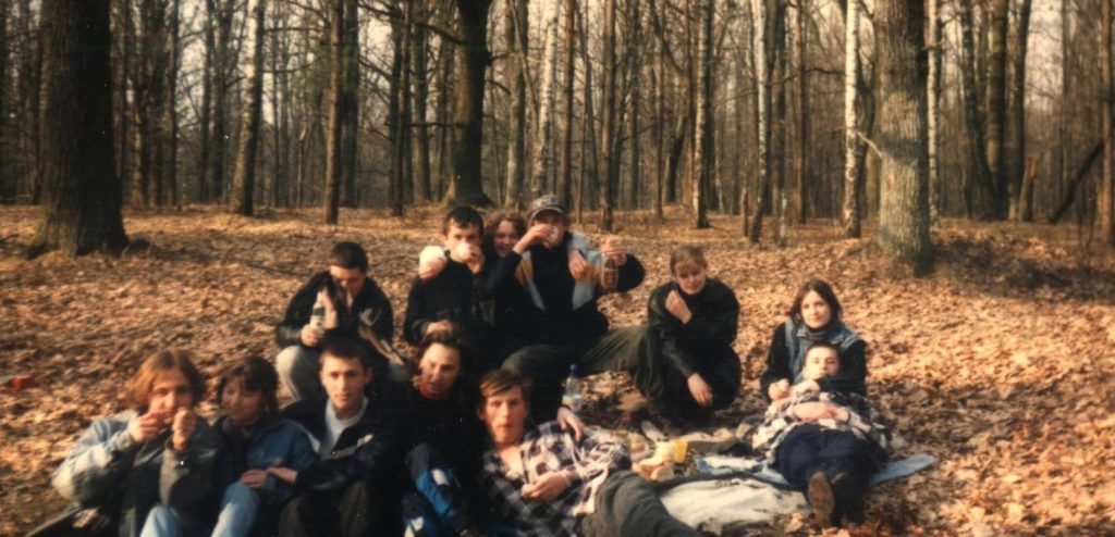 Фото до матеріалу: Маневичі: історія «костьоловців» — як молодь 90-х жила роком