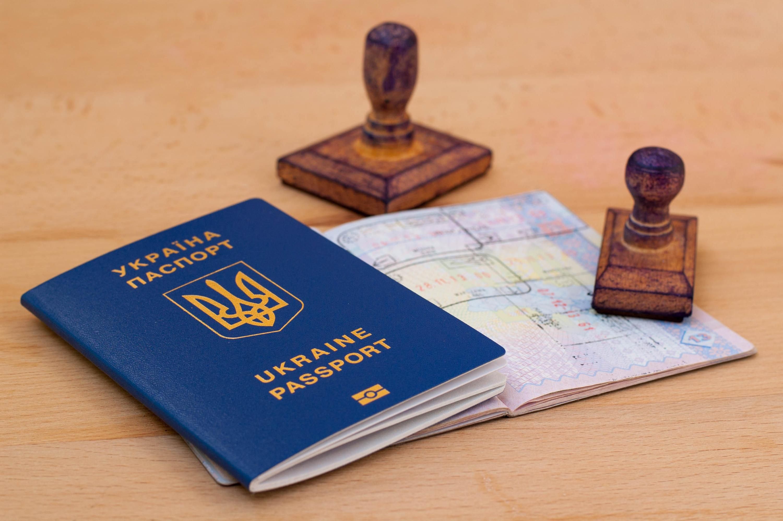 Фото до матеріалу: Чи можна оформити дитині два закордонні паспорти одночасно: пояснення міграційної служби