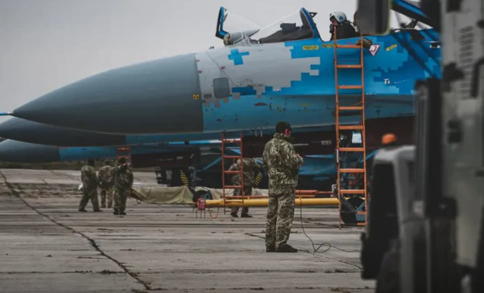 Фото до матеріалу: Швеція передала Україні спецтехніку для військових аеродромів