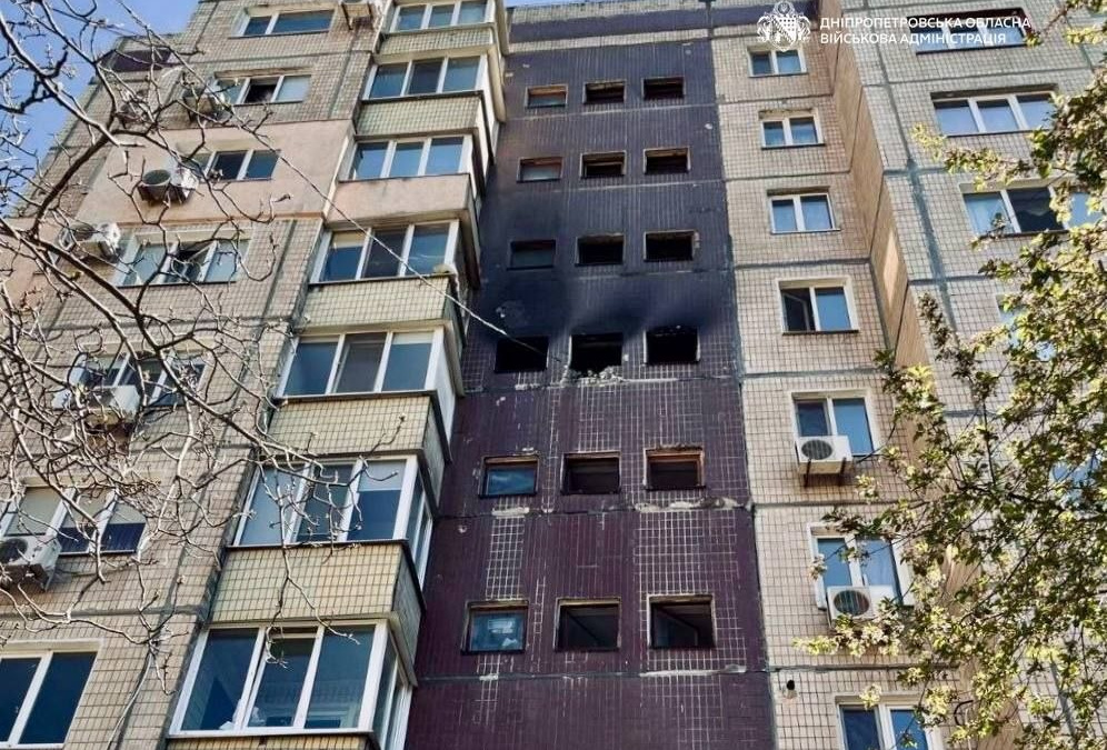 Фото до матеріалу: Російські дрони влучили у Кривий Ріг: поранені діти та руйнування житла