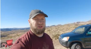 Фото до матеріалу: Позашляховик Honda Element перетворили на компактний кемпер з наметом на даху