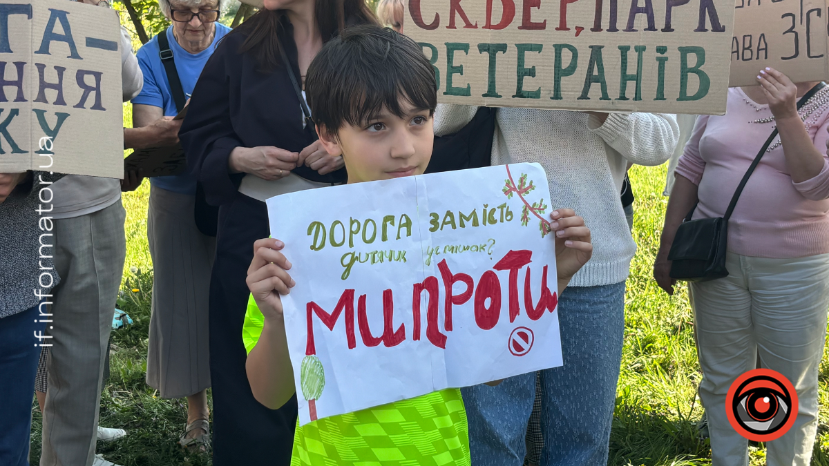 Фото до матеріалу: Мешканці Франківська вийшли на протест проти будівництва дороги між Гурика та Ленкавського
