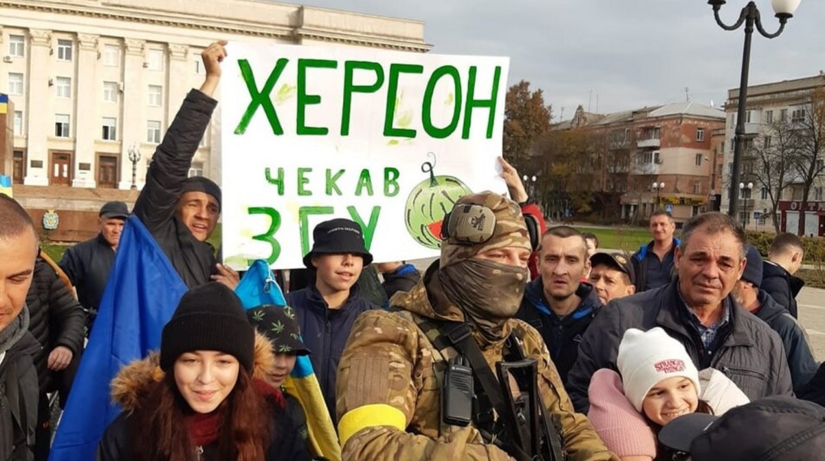 Фото до матеріалу: Яких слів уникають та кому довіряють: соціолог розкрив портрет сучасного херсонця