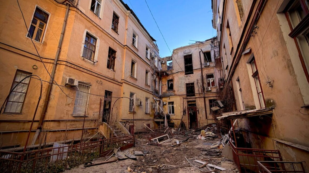 Фото до матеріалу: Атака на Одесу та порт, розлив олії та хабарники в СБУ: головне за 27 квітня