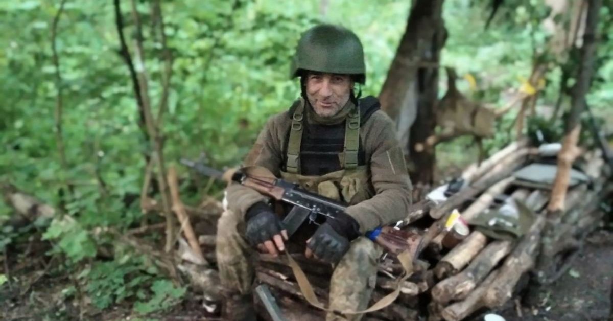 Фото до матеріалу: Василь Лаврук: від майстра-плиточника до Героя України