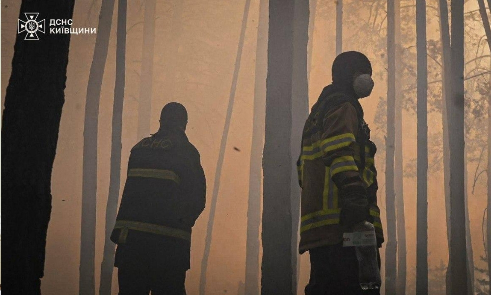 Фото до матеріалу: У Чорнобильській зоні гасять пожежу на понад 1100 гектарів