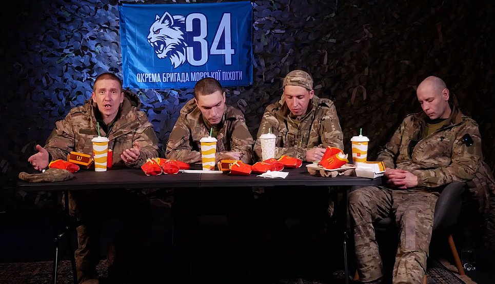 Фото до матеріалу: Морпіхи взяли в полон російських десантників біля Антонівського мосту