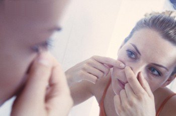 Фото до матеріалу: Шкідливі звички, що старять обличчя: що робити, щоб уникнути зморшок