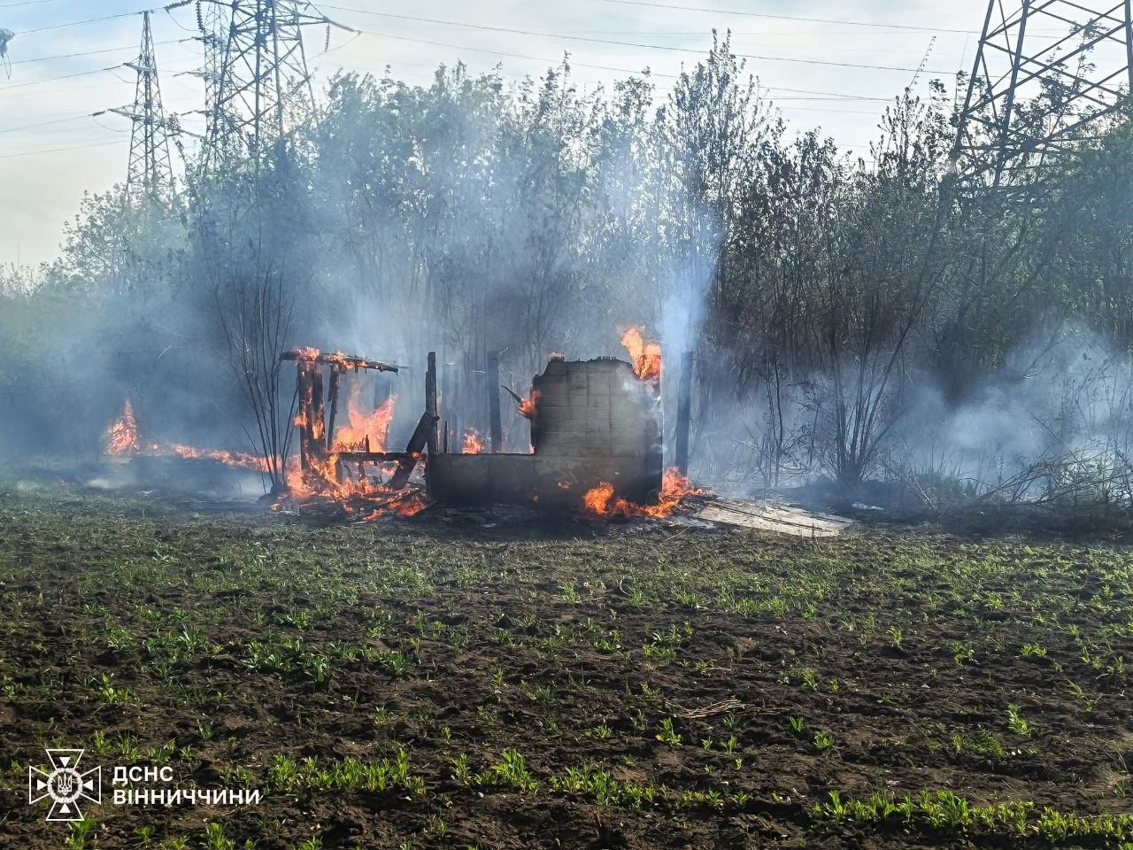 Фото до матеріалу: У Жмеринці вогонь ледь не знищив будівлю: на Вінниччині зростає кількість пожеж