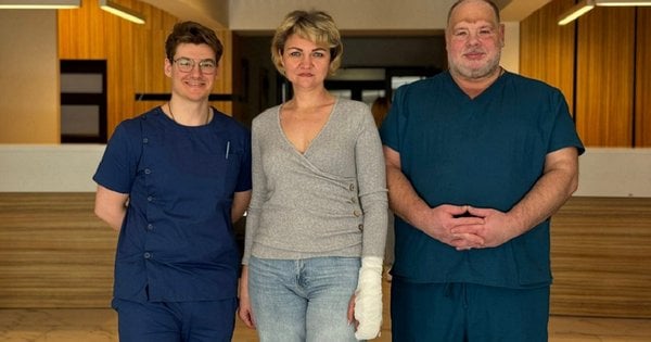Фото до матеріалу: Директорці львівського ліцею врятували пальці після травми на Кіпрі
