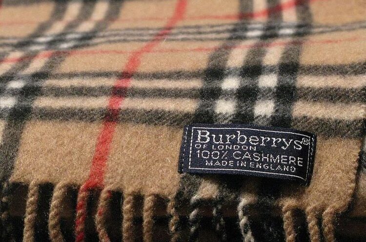 Фото до матеріалу: Burberry повернулася до прибутковості завдяки новій стратегії продажів