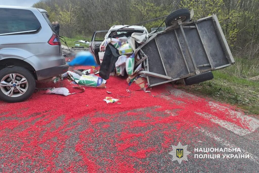 Фото до матеріалу: Смертельна аварія на Черкащині: троє загиблих, двоє у лікарні