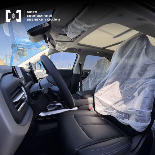 Фото до матеріалу: Автодилери спробували незаконно перемістити електромобілі через кордон