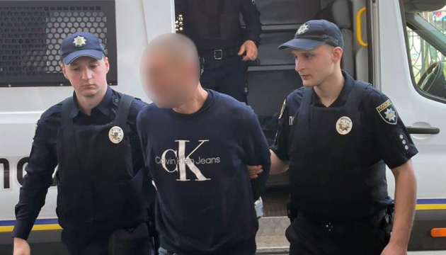 Фото до матеріалу: У Львові затримали чоловіка, який узяв у заручниці 13-річну дівчинку