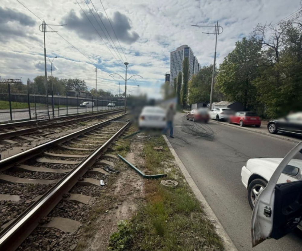 Фото до матеріалу: ДТП на київській залізниці: перекрито вулицю Жилянську, поліція встановлює обставини