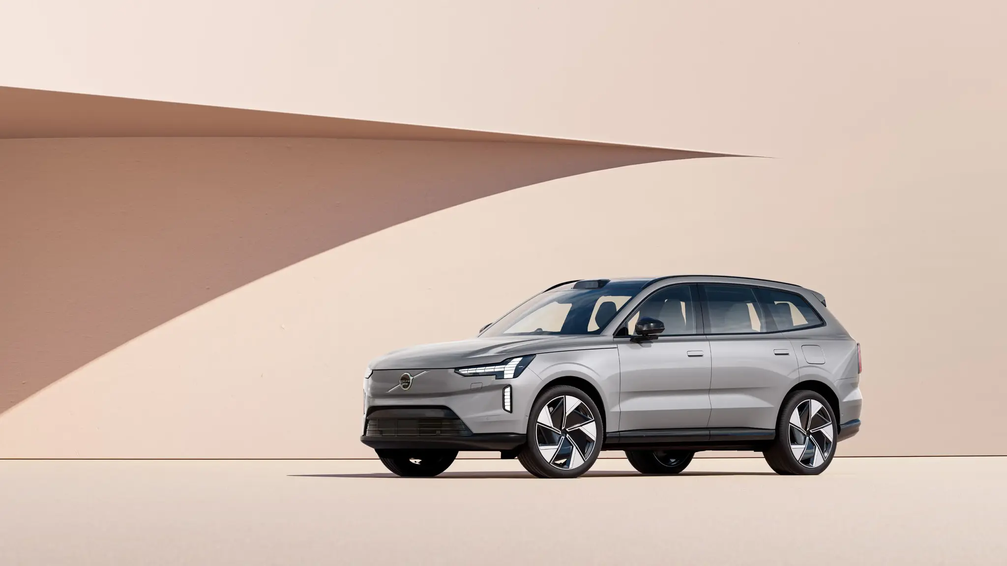 Фото до матеріалу: Volvo EX90: реальний запас ходу, швидка зарядка та особливості експлуатації електричного SUV
