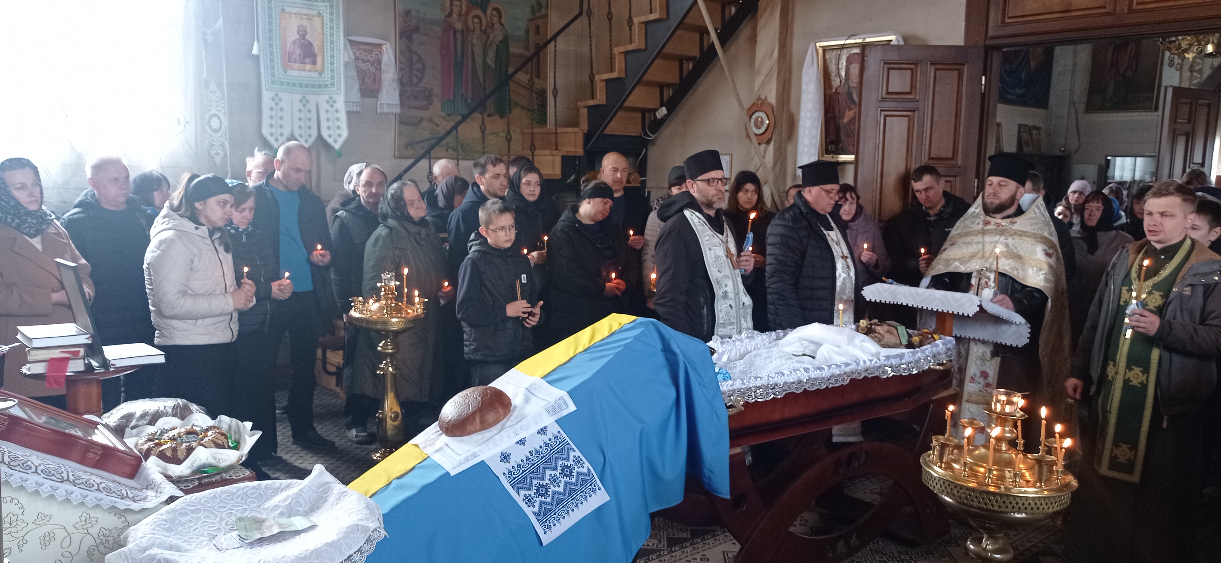 Фото до матеріалу: Прощання з героєм: в Оженині поховали Михайла Куглера, який загинув на Запоріжжі