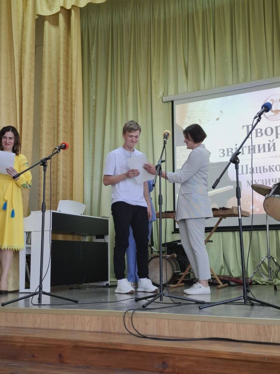 Фото до матеріалу: Музична школа Шацька: юні виконавці зібрали зал на звітно-концертному святі