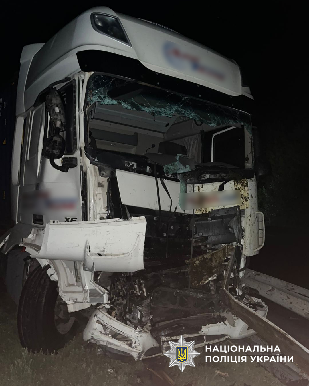 Фото до матеріалу: На Черкащині фура на трасі наздогнала автофургон, в якому загинув водій та постраждала пасажирка