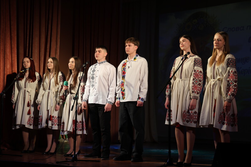 Фото до матеріалу: Матерів Луцька привітали святковими концертами: «Любов, що народжує крила»