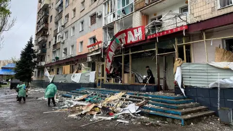 Фото до матеріалу: У Слов'янську пошкоджено половину багатоповерхівок: тисячі мешканців евакуювалися за тиждень
