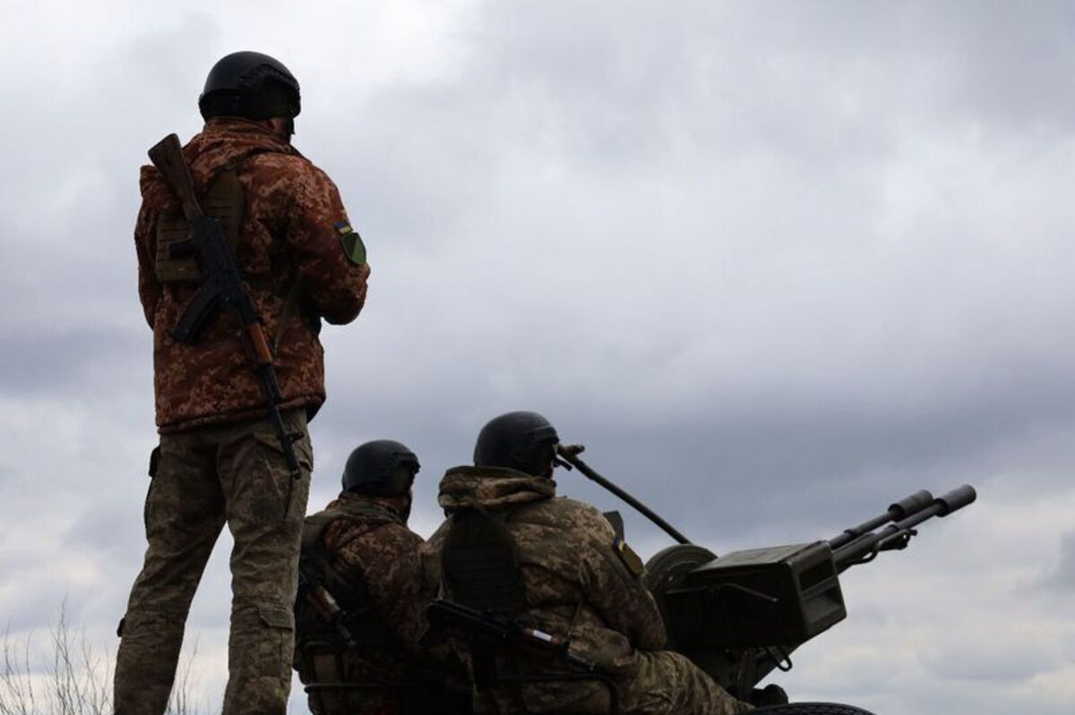 Фото до матеріалу: Пошкоджено п'ять будинків і елеватор: наслідки ворожої атаки на Хмельниччину 12 травня