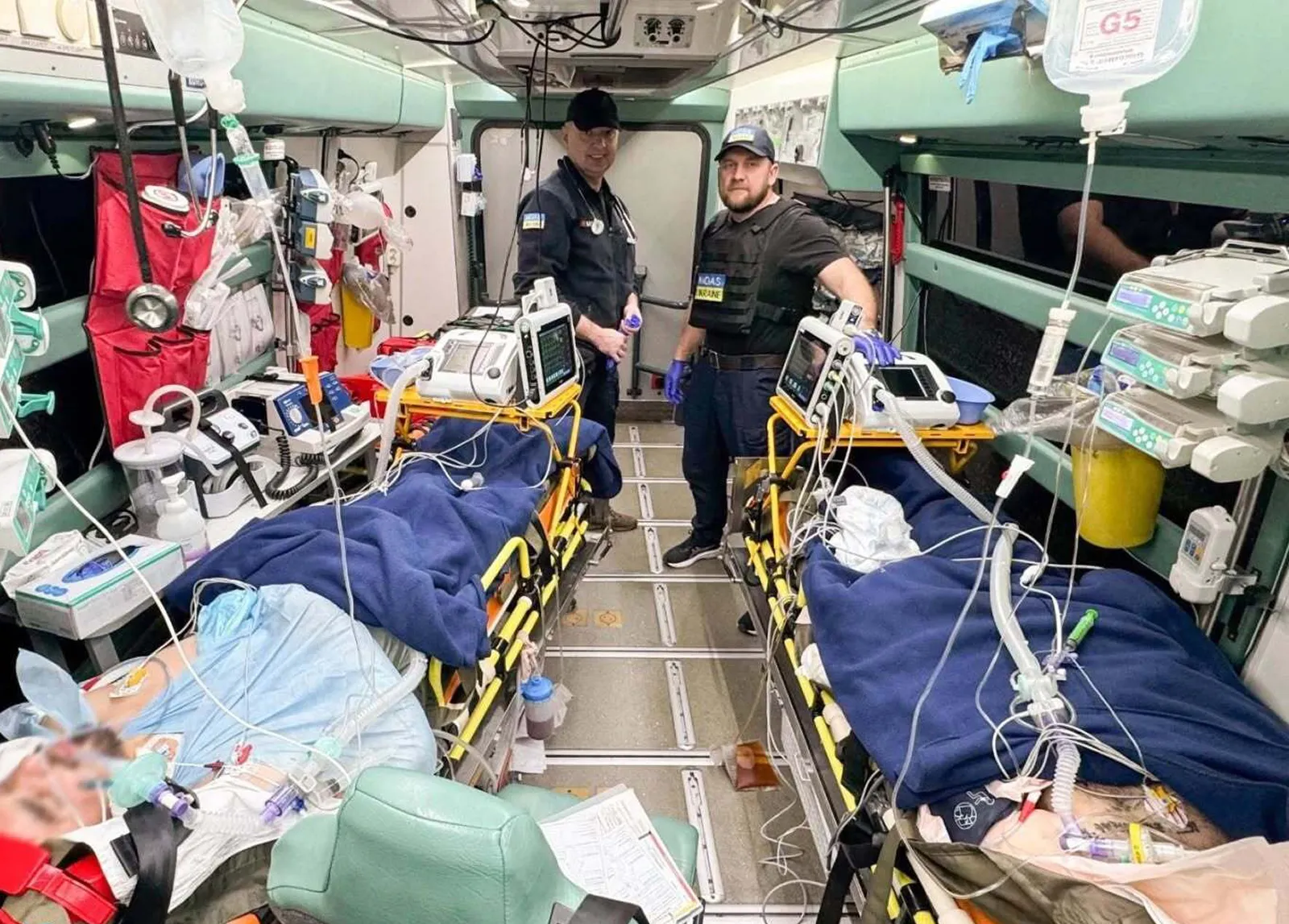 Фото до матеріалу: 50 медичних команд MOAS евакуюють поранених захисників реанімобілями