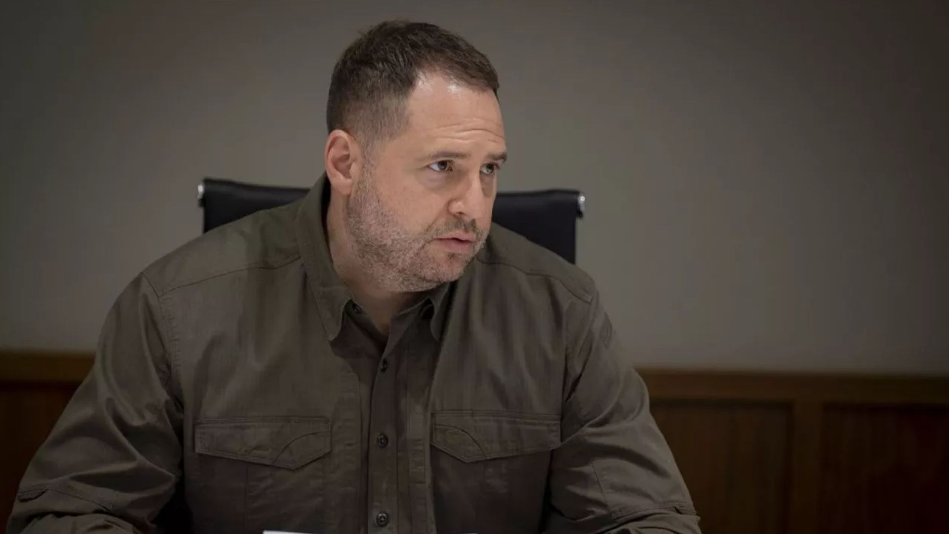 Фото до матеріалу: У авто водія Єрмака знайшли плани призначень на керівні посади СБУ