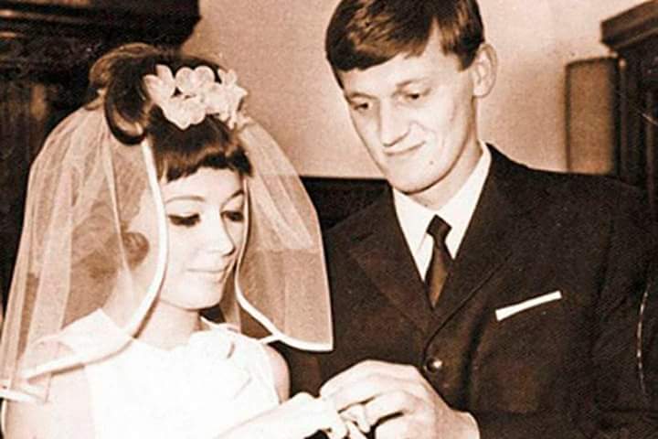 Фото до матеріалу: Як виглядали Тіна Кароль, Настя Каменських та Алла Пугачова на своїх перших весіллях