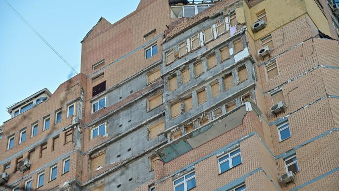 Фото до матеріалу: У Святошинському районі Києва відновлюють житлові будинки після обстрілів