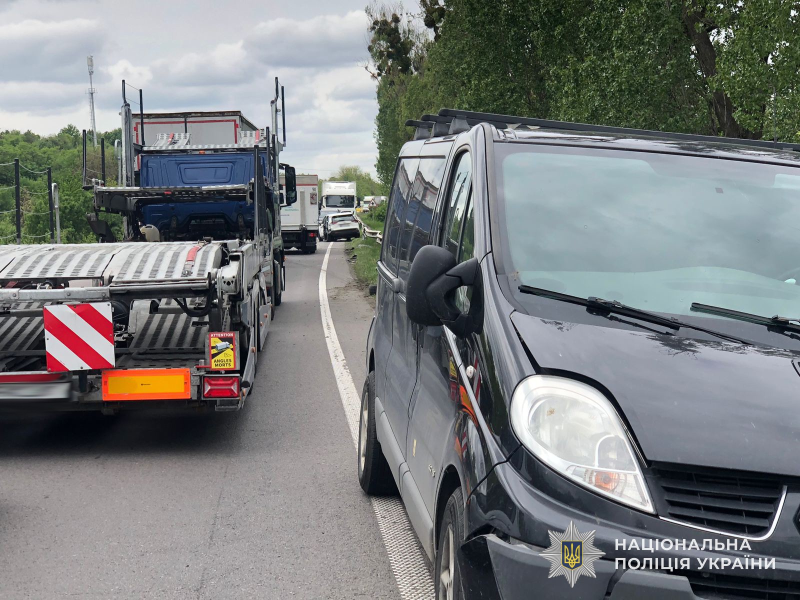 Фото до матеріалу: На Львівщині внаслідок масштабної ДТП постраждала пасажирка кросовера, - поліція. ФОТО