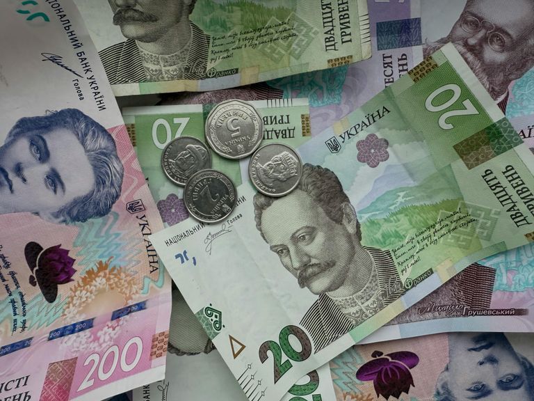 Фото до матеріалу: Пенсіонерам за кордоном та на ТОТ загрожує блокування виплат у 2026 році