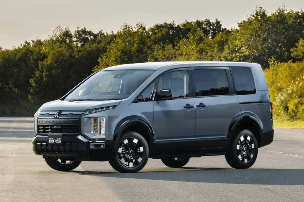 Фото до матеріалу: Mitsubishi відкликає понад 108 тисяч авто через дефект багажника